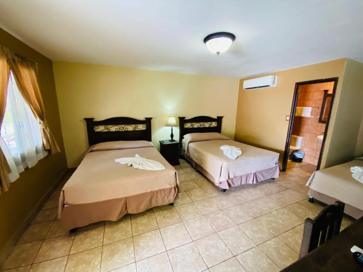 Hotel Puerto Libre Puerto Barrios Exteriér fotografie