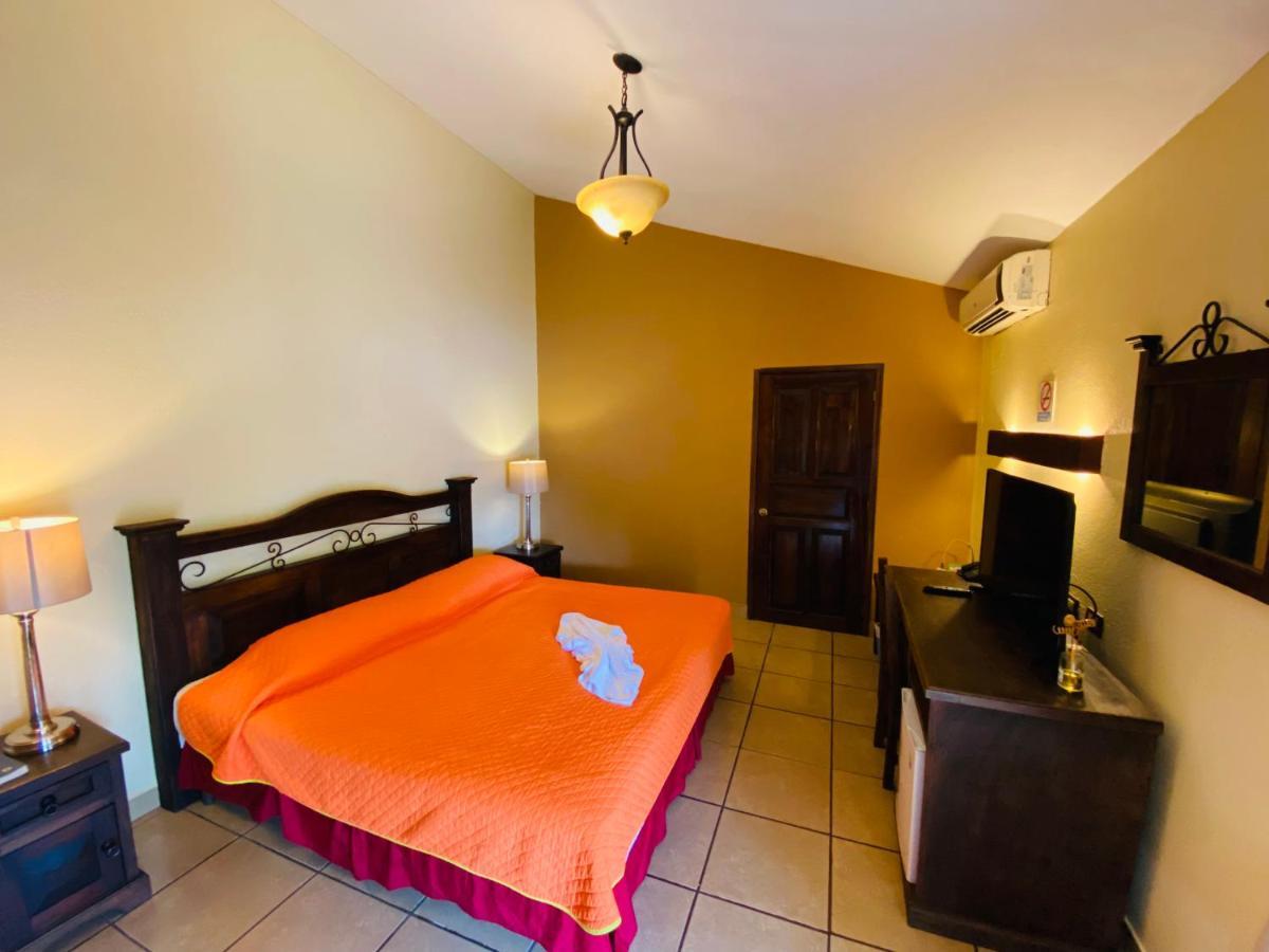 Hotel Puerto Libre Puerto Barrios Exteriér fotografie