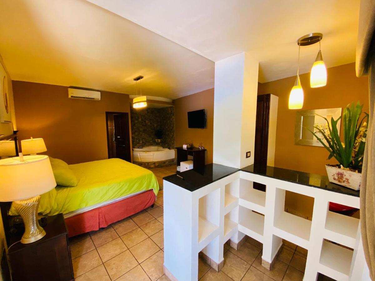Hotel Puerto Libre Puerto Barrios Exteriér fotografie