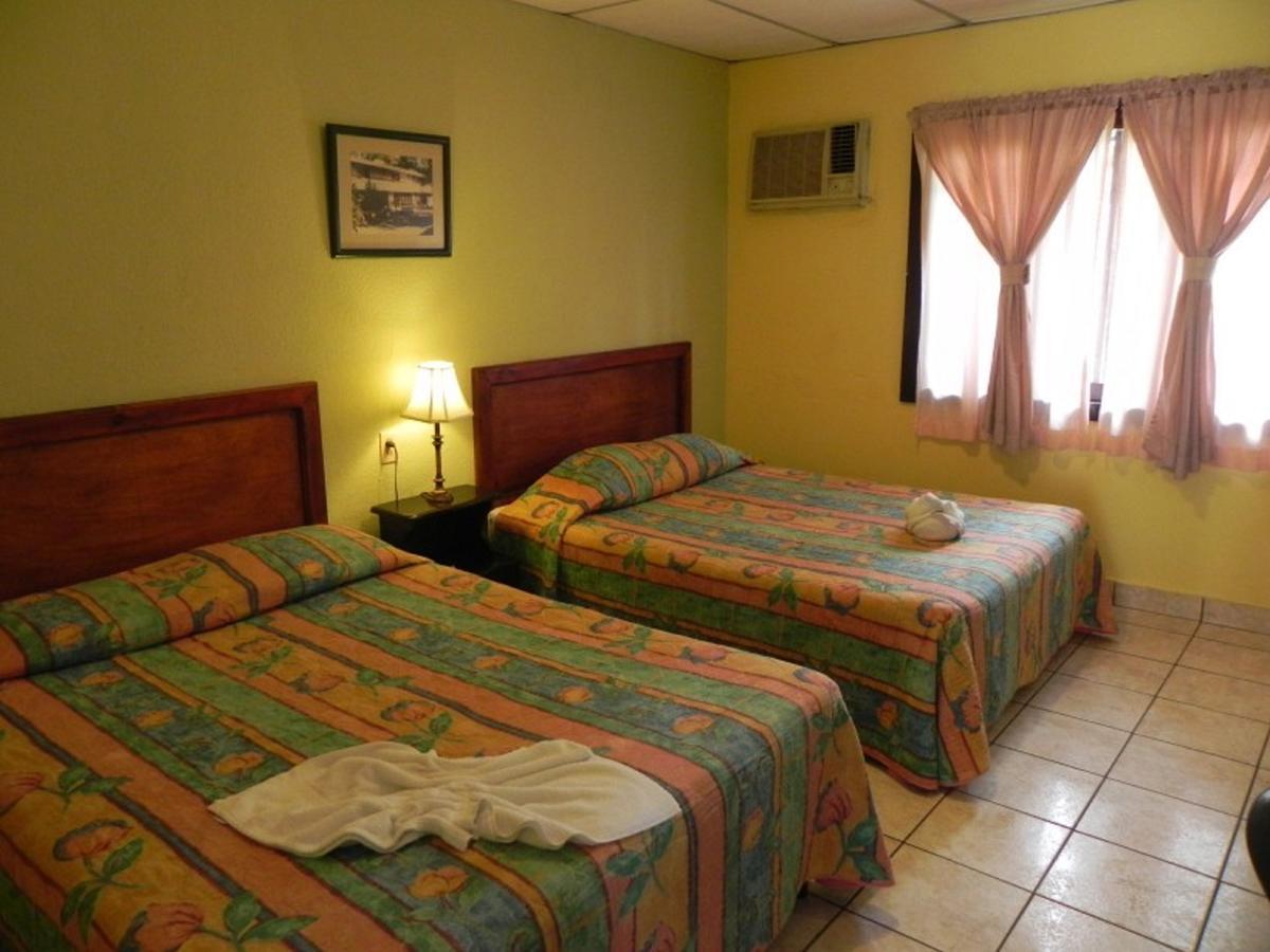 Hotel Puerto Libre Puerto Barrios Exteriér fotografie