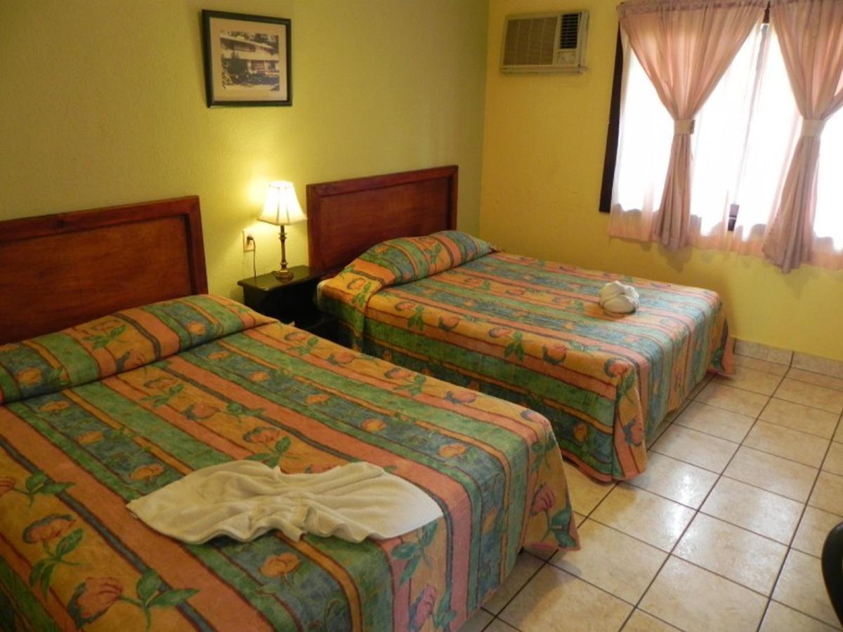 Hotel Puerto Libre Puerto Barrios Exteriér fotografie